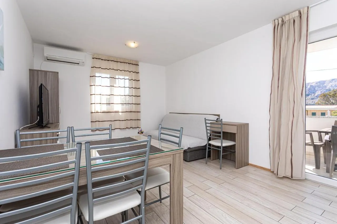 Apartments Crnekovic Tomislava 8 Baška