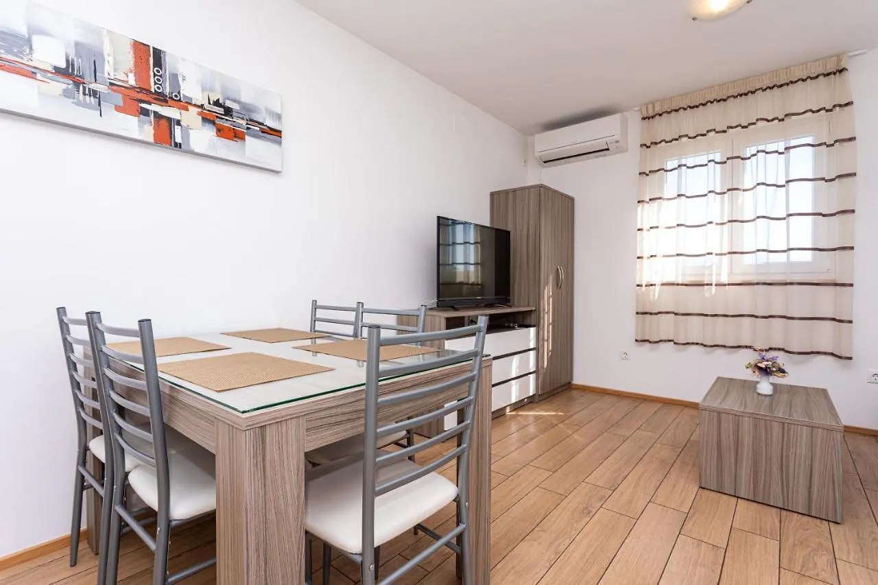 Apartments Crnekovic Tomislava 8 Baška