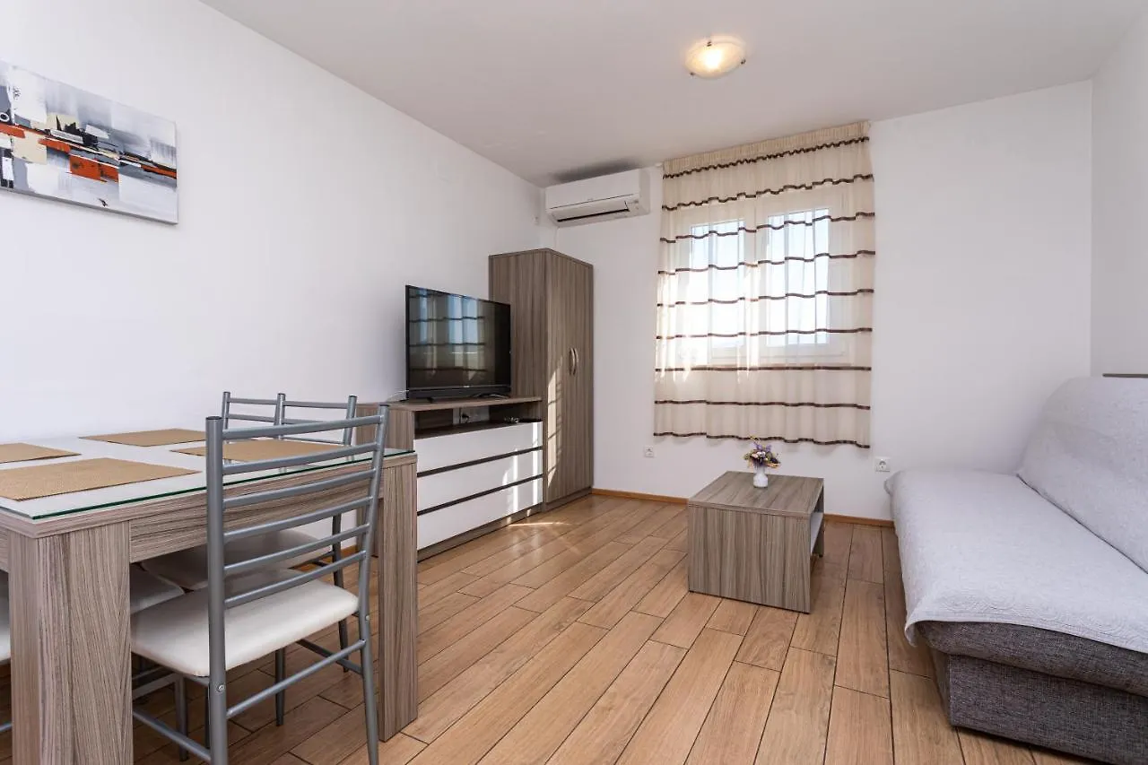 Apartments Crnekovic Tomislava 8 Baška