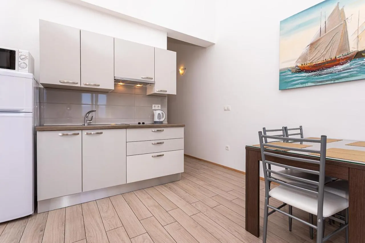 Apartments Crnekovic Tomislava 8 Baska  0*, Baska (Krk) Croatia