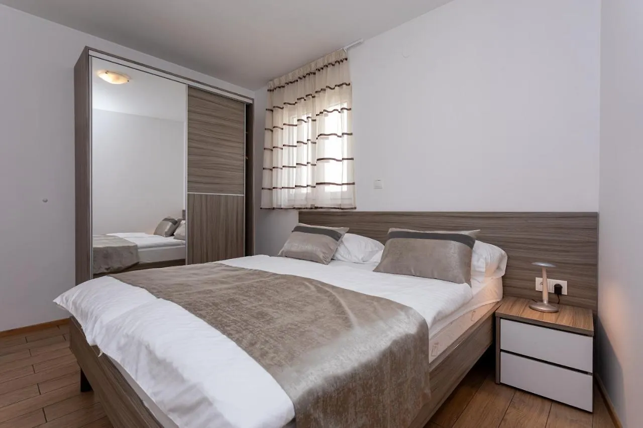 Apartments Crnekovic Tomislava 8 Baška