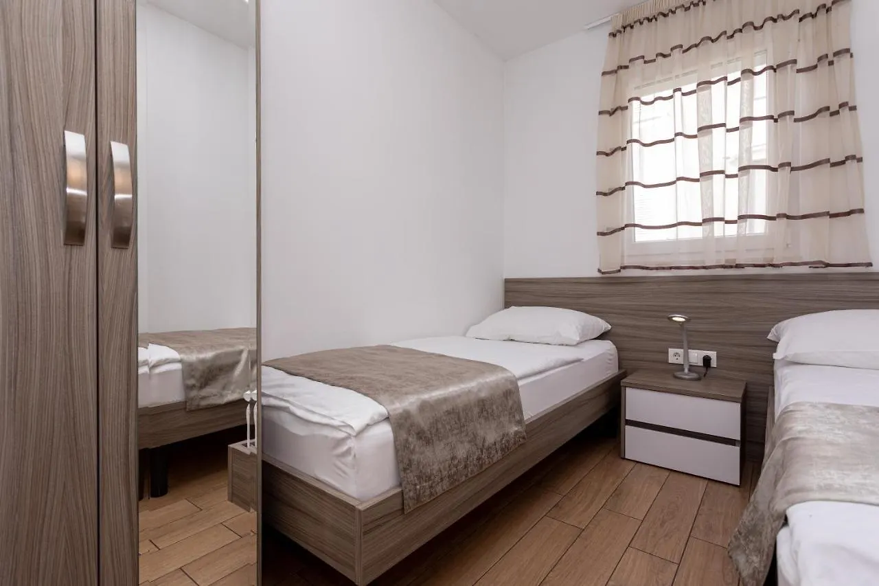 Apartments Crnekovic Tomislava 8 Baška