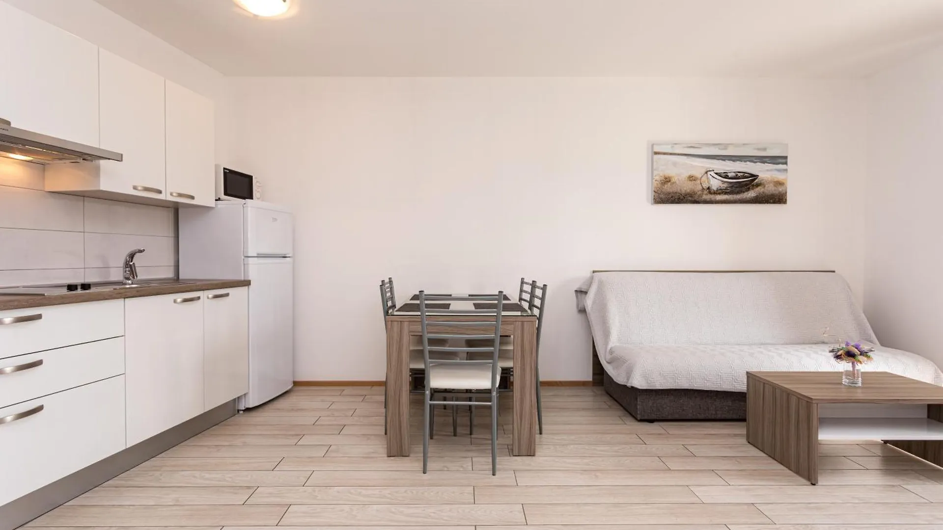 Apartments Crnekovic Tomislava 8 Baška