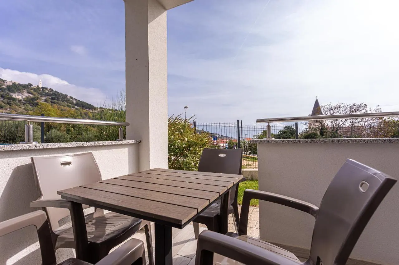 Apartments Crnekovic Tomislava 8 Baska  Croatia