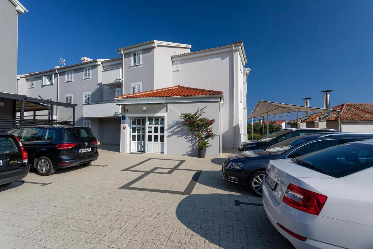 Apartments Crnekovic Tomislava 8 Baška