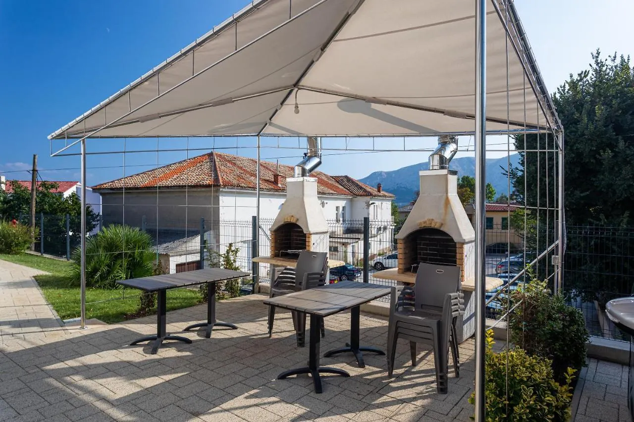 Apartments Crnekovic Tomislava 8 Baška