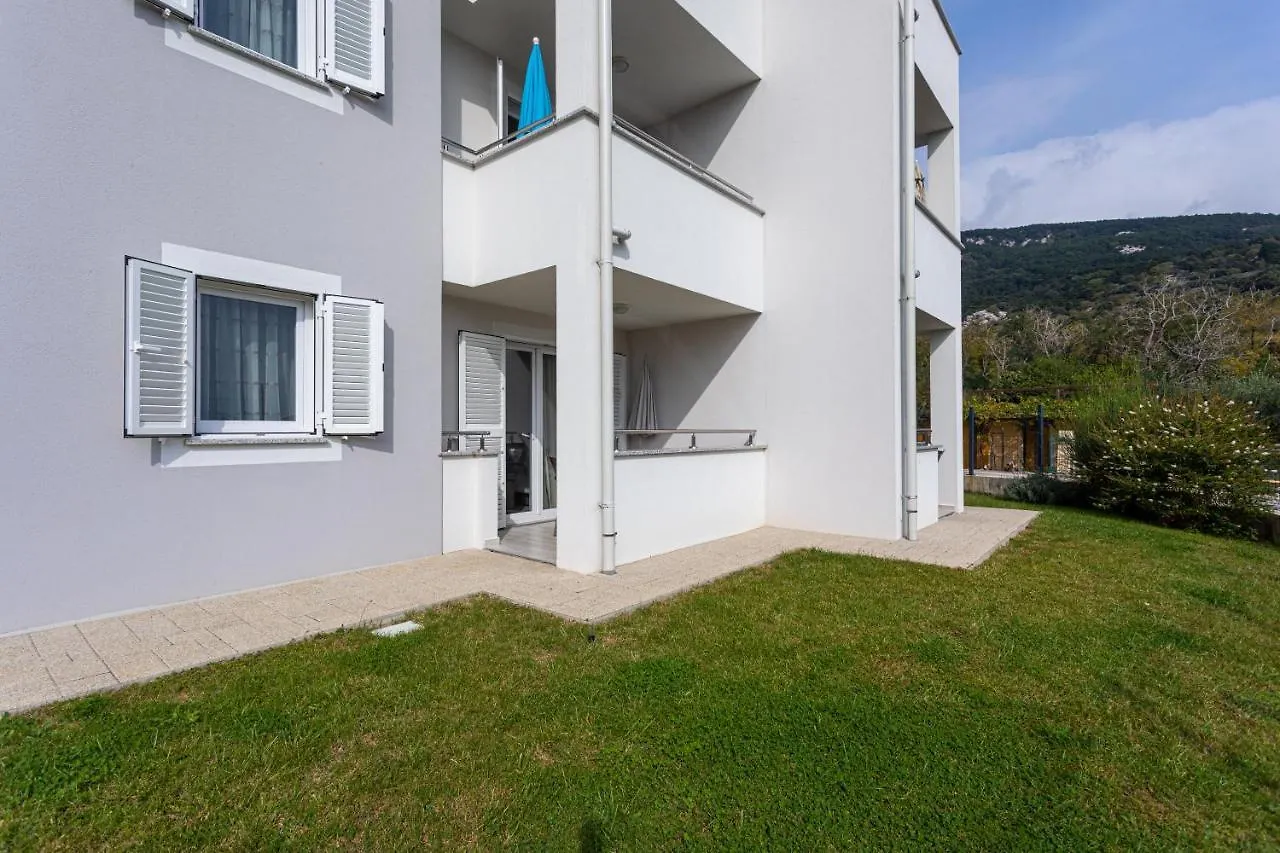 Apartments Crnekovic Tomislava 8 Baska  Baska (Krk)