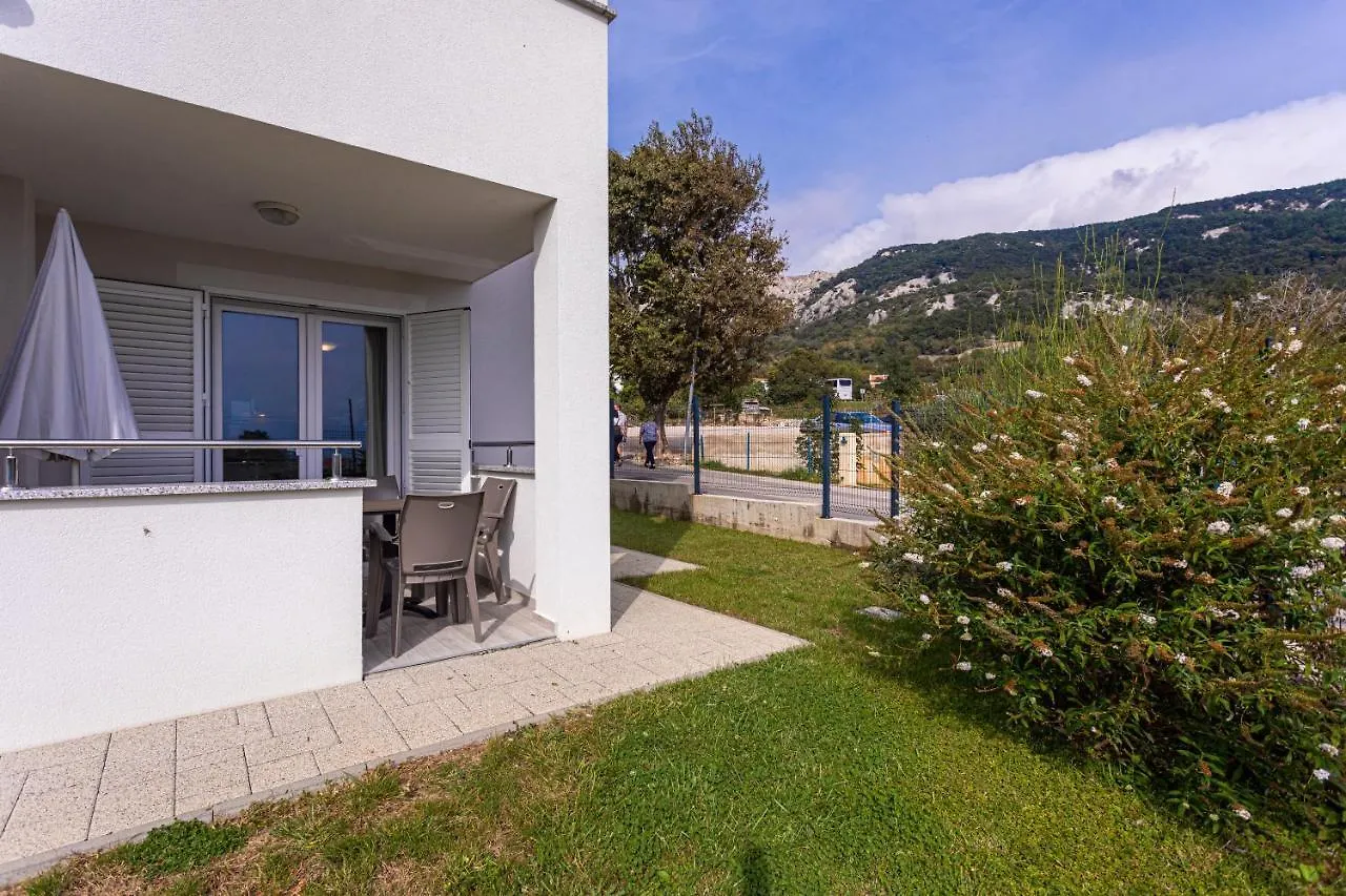 Apartments Crnekovic Tomislava 8 Baska  0*, Baska (Krk)