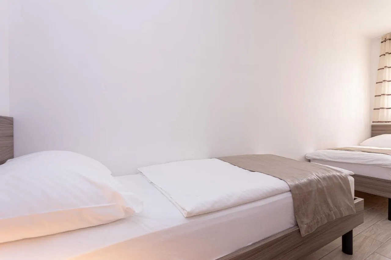 Apartments Crnekovic Tomislava 8 Baška