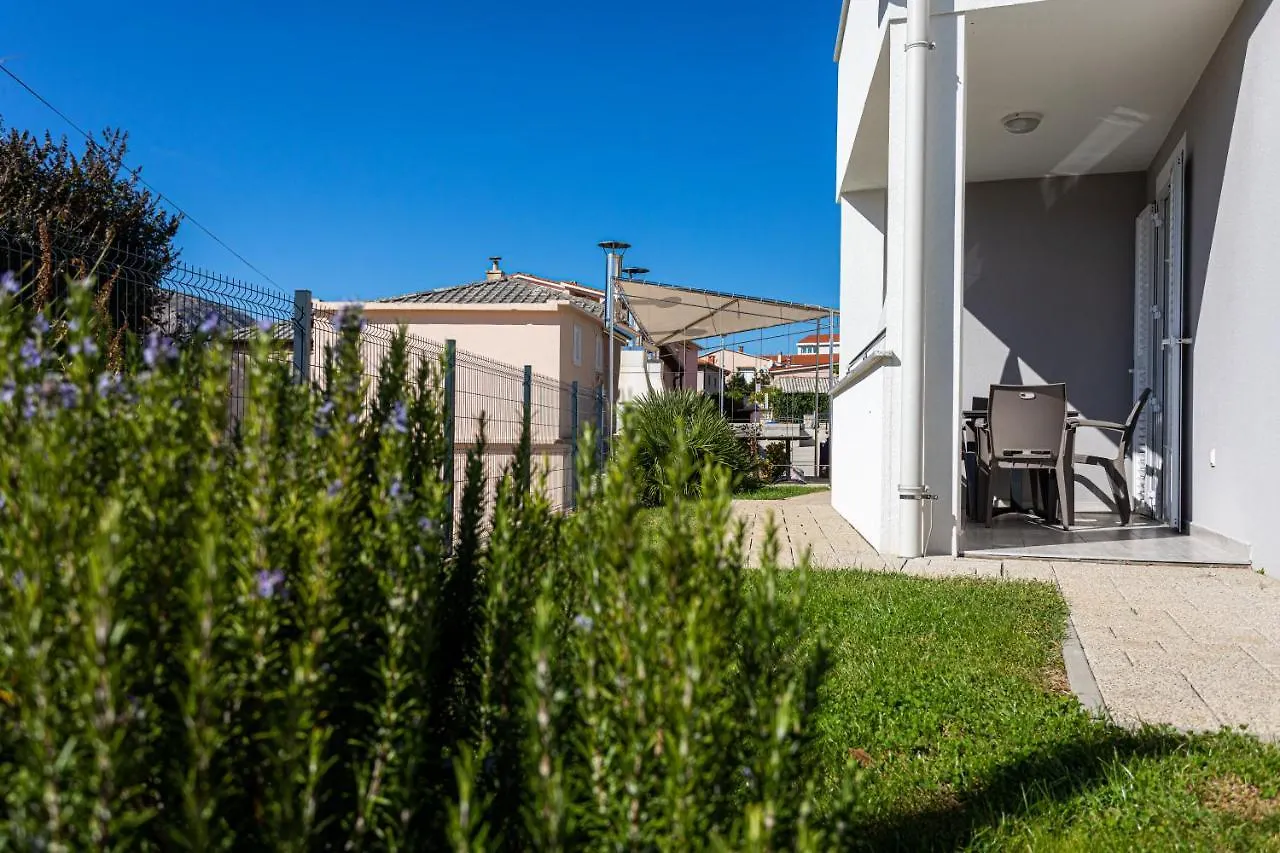 Apartments Crnekovic Tomislava Baška 0*,