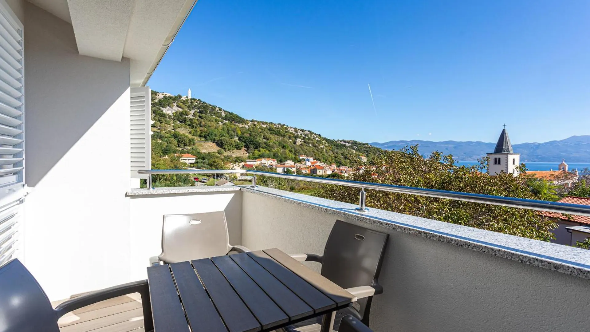 Apartments Crnekovic Tomislava Baška
