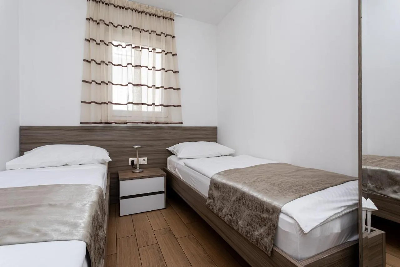 Apartments Crnekovic Tomislava Baška 0*,