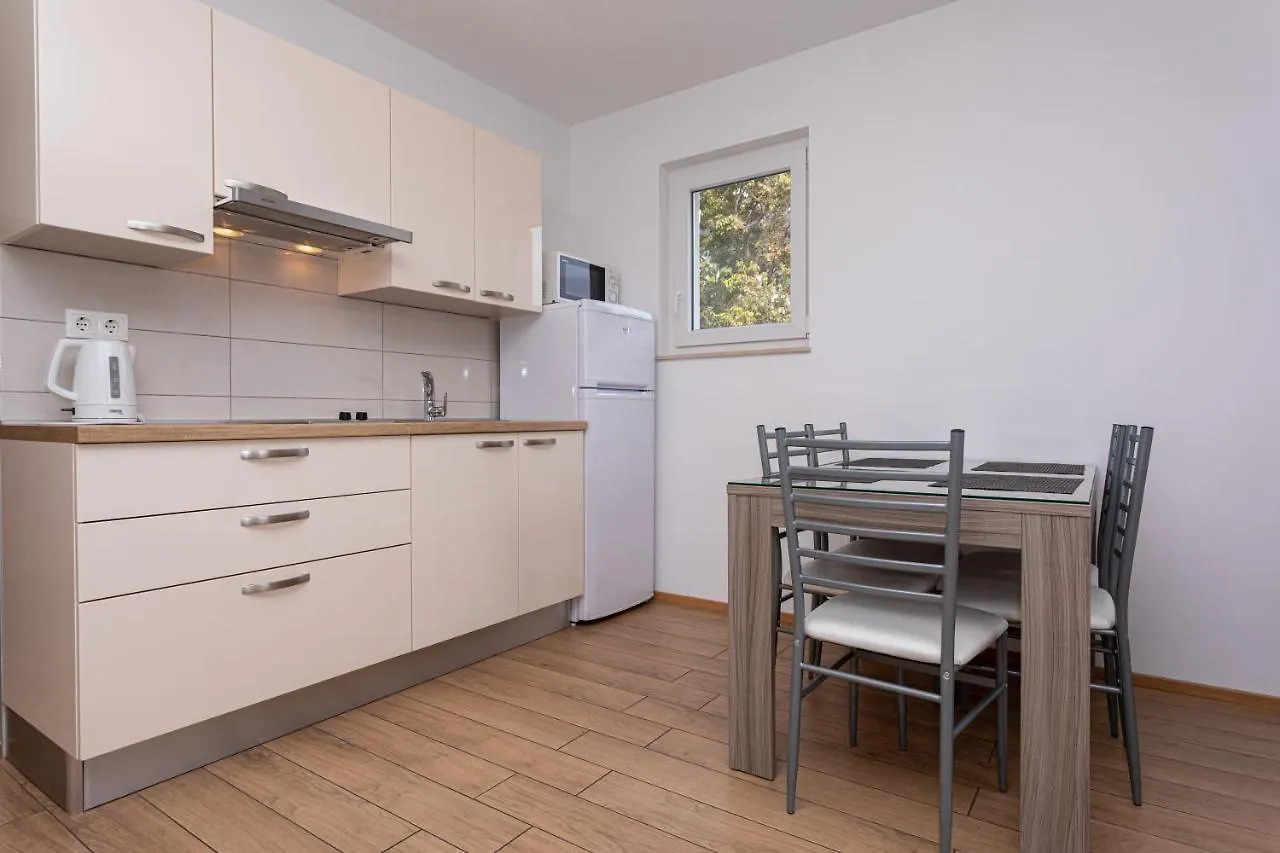 Apartments Crnekovic Tomislava Baška