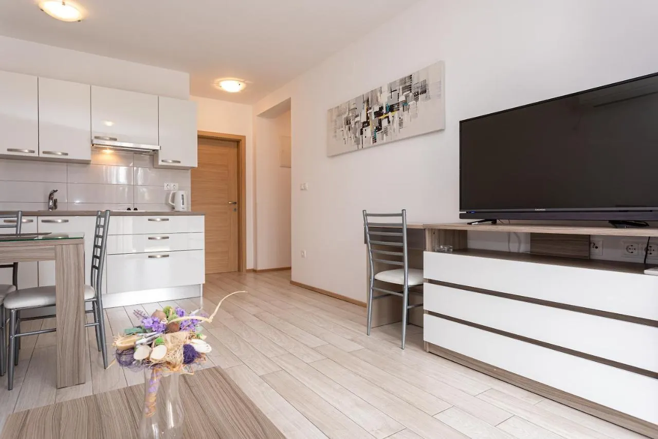 Apartments Crnekovic Tomislava Baška